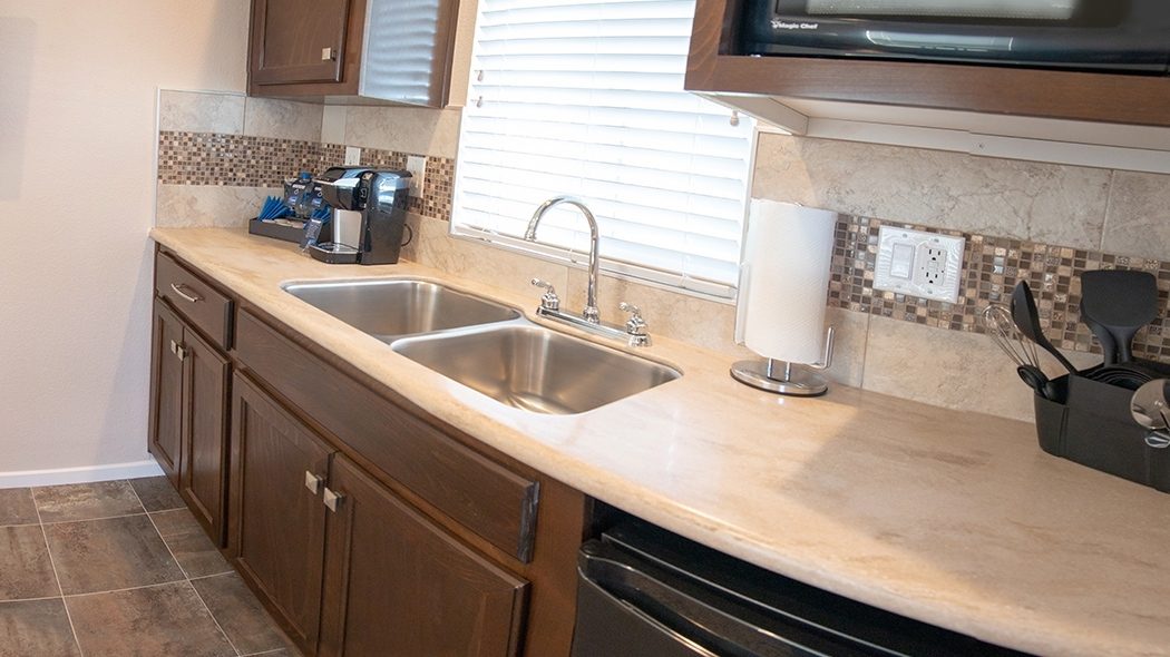 2 bedroom cottage panorama of kitchen