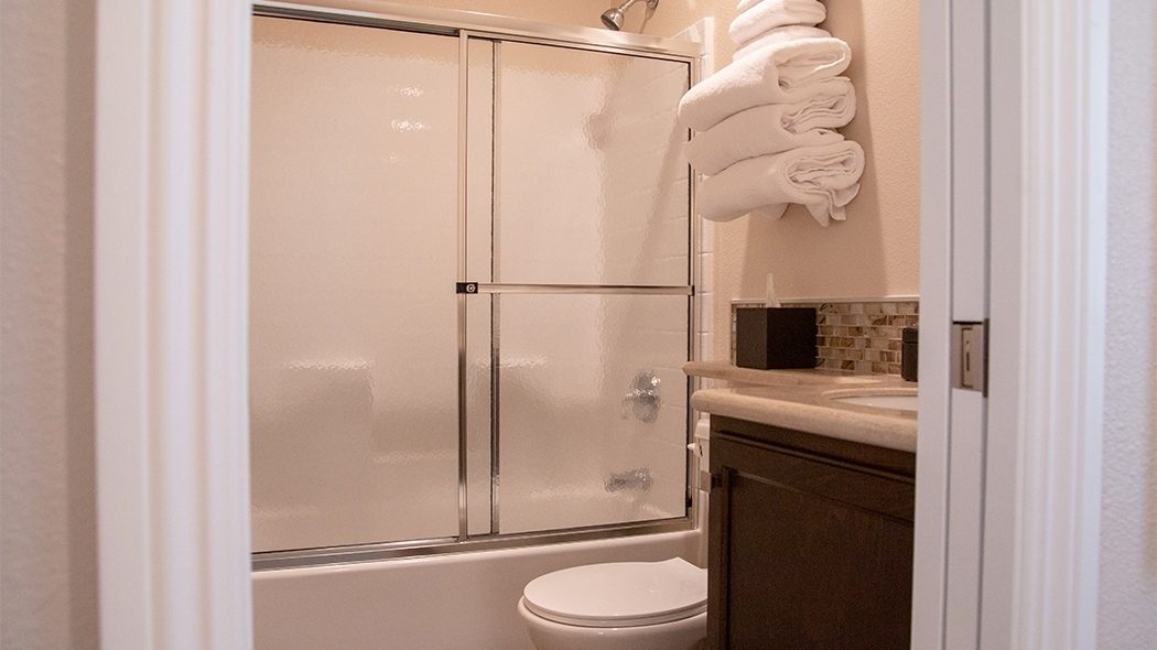 2 bed cottage bathroom